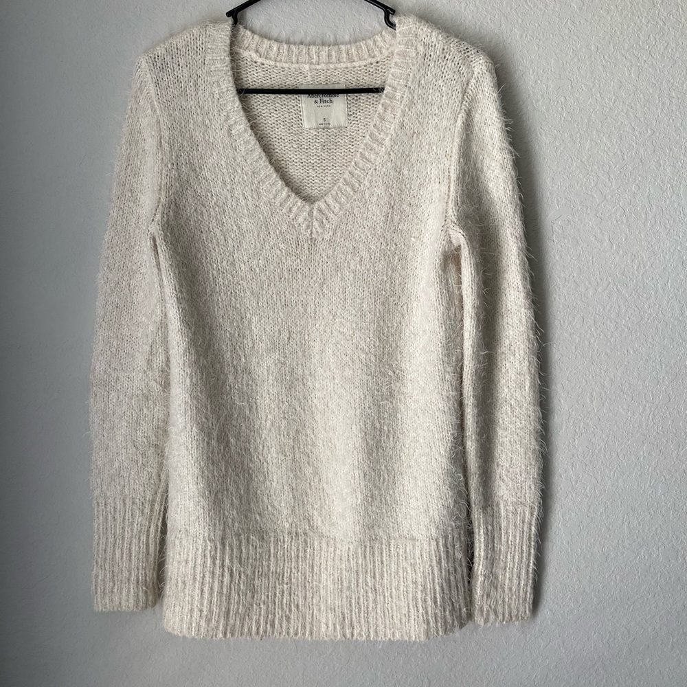 Abercrombie & Fitch V neck sweater